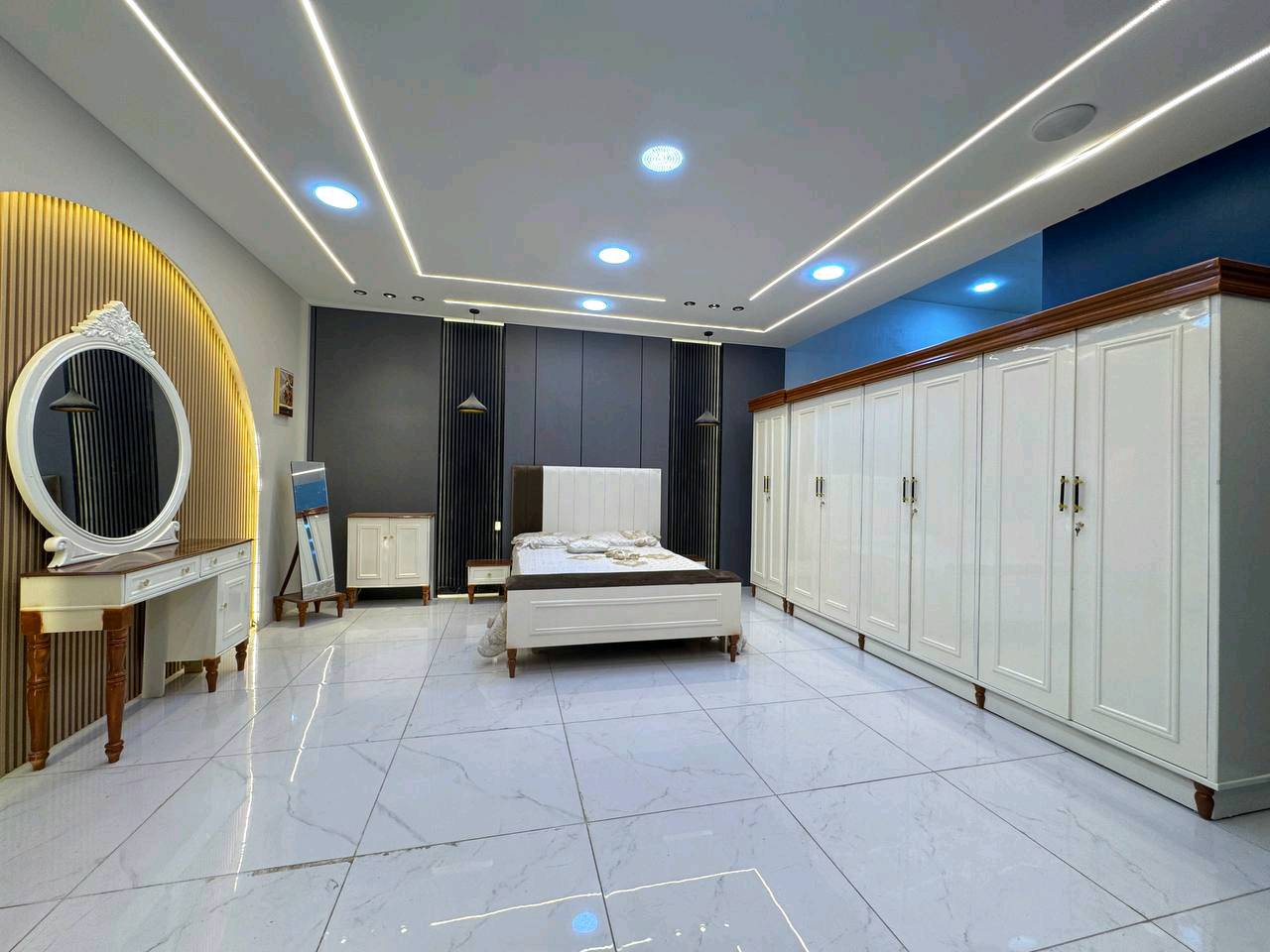 حصرياً موديل ميلانو 💢   

السعر مليون و100 الف دينار فقط 😍

غرفه نجاره عراقي شغل قتصاديه 🛌

متكونه من 10 قطع مميزه 

الكنتور ارتفاع 240 طول 320 

مع الزاويه مجموع الطول 4 امتار 

السمك الخارجي للغرفه 5 ملم انديف

والسمك الداخلي 3 ملم معاكس ابيض

مع مرايه قيافه وطابوريه  🎁 

سعر الشازلون الخزان 75 الف 

سعر الشازلون المقعد 50 الف

متوفر توصيل وشد داخل بغداد 😊

متوفر توصيل وشد لكافة محافضات العراق 🇮🇶