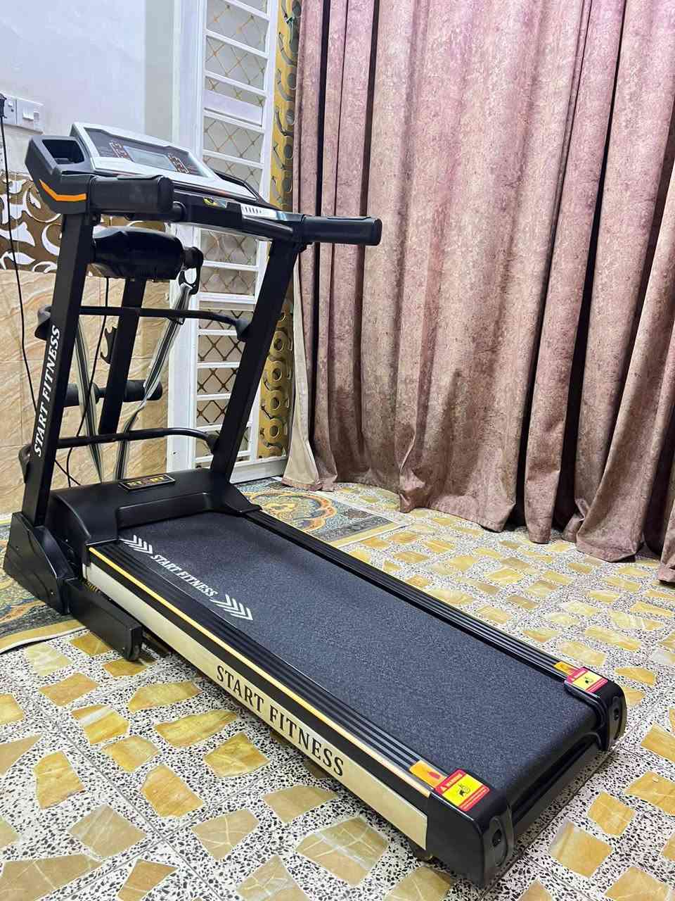 جهاز جري ماركة سبورت سرعه عاليه12.0 يحمل 130 كيلو بي رجاج تكسير شحوم بي شناو بطن بي شاشه تعد وقت سعرات حرارية قياس نبضات القلب مسافه مقطوعه وبي اواكس بلوتوث ومفتاح امان وجهاز يطبك ومياخذ مساحه سعره 280 الف بغداد يوجد توصيل محافظات ***********
