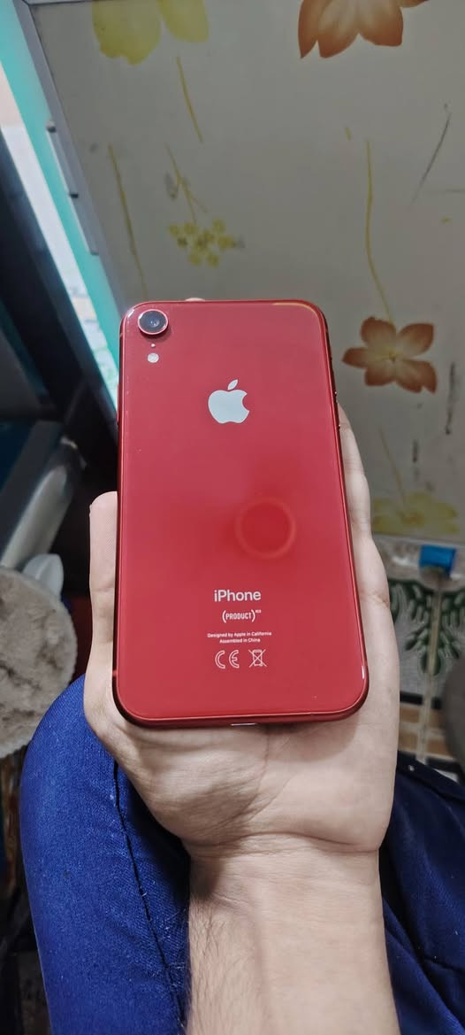 آيفون XR • بطارية ٧٧٪ • شخط بالكفر