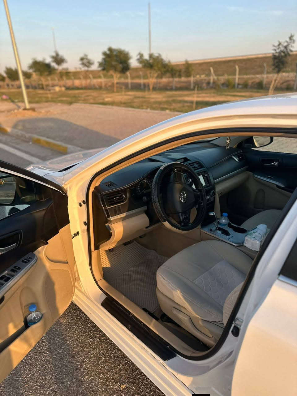 كامري خليجي 2016
ابيض ثلجي  مواصفات GL
كير ومحرك شرط ما مفتوح ماشيه 140 KM 
سنويه وهزه ورقم كله جديد بسمي  
4 تايرات جديده  بطاقه بنزين 
بيها ثلاث مكانات صبغ بدون دواخل   
مكان السياره كركوك 
سعر165 وبي مجال 
استفسار ***********
