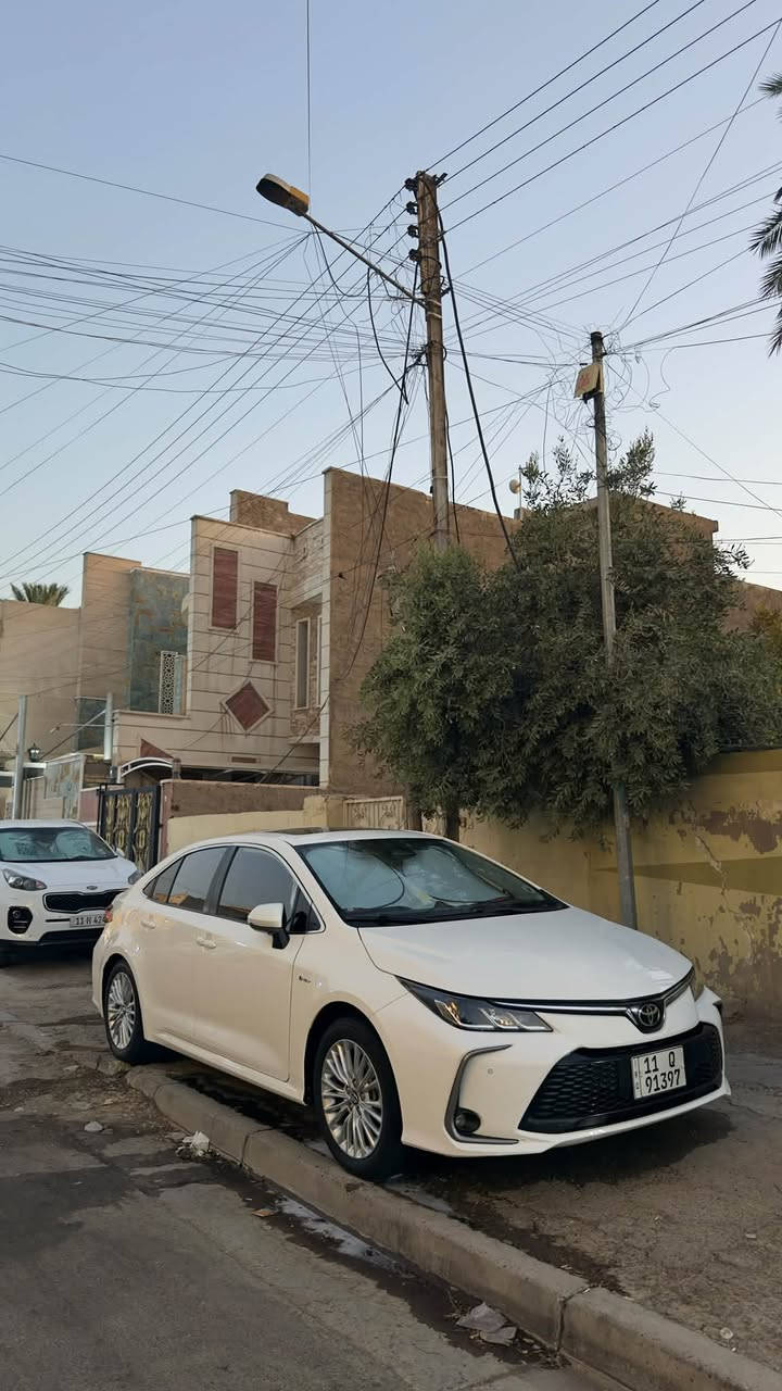 السلام عليكم . للبيع كورلا 2024 ماشية 30 الف مكفولة كفالة عامة لاطخة ولا صبغ فول مواصفات حساس امامي خلفي ومري شفط مكاني بغداد البنوك ***********
