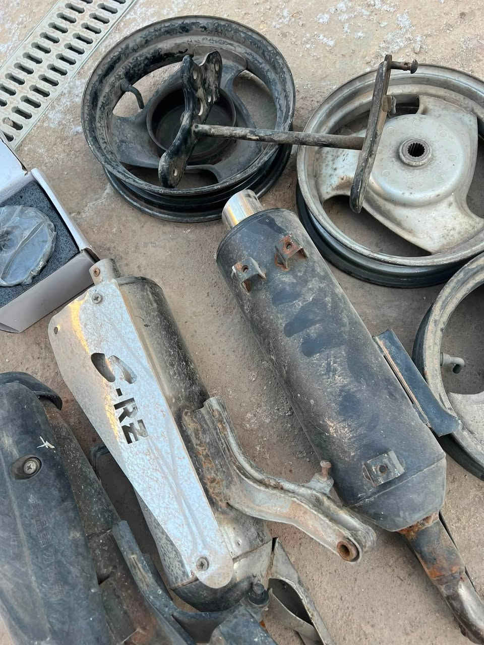 غراض ماكس كلهن بلادي ماعدا الكلج الامامي وثنين صالنصات الرياضي بيعهن شلعه وحده استفسار عرقم ***********
