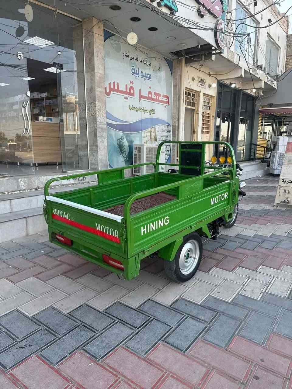 السلام عليكم ستوتة للبيع موديل واحد وعشرين غراض كلة جديد مكينة 23مفتوحة شراي بخدمتة كفالة شاصي وبدي وراق سعر 1900قفل من الاخير  ***********
