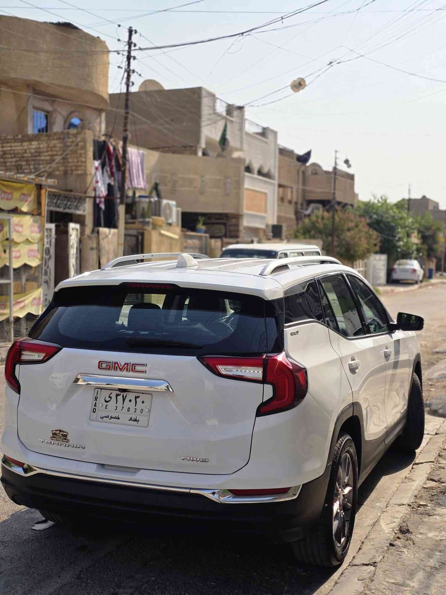 السلام عليكم السعر175 وبيها مجال للشراي
للبيع Gmc تيران 2022 مواصفات Slt
ماشية 50 ميل
مابيها تبديل ولا قطعة 
فقط صبغ بخشم البنيد 
دخول ذكي اربع ابواب
نظام فور ويل 
كشنات ميموري 
بصمة
تشغيل عن بعد
تحكم ستيرن
شاشة
تبريد قطعتين 
تدفئة مقاعد
محرك 1500 تيربو
كشنات جلد
كامرة خلفية
جنطة كهرباء 
انماط قيادة
وباقي الموصفات المعروفة عن slt
