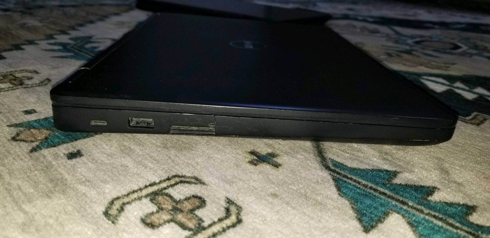 💻 لابتوب للبيع

• الجهاز مستخدم وحالته زينة ونظيف
• المعالج: Intel Core i5-7300U 2.60GHz
• الرام: 8GB DDR4
• التخزين: 256GB
• كارت الشاشة: Intel HD Graphics 620
• Wi-Fi شغال
• جميع المنافذ شغالة
• الجهاز مجرب وكلشي بي شغال
• الشاحن موجود
• بيه كسر/ضرر بسيط بإطار الجهاز من الجهة اليسرى، مثل ما مبين بالصور، بس ما يأثر على تشغيل الجهاز

💰 السعر. 150,000 دينار قابل للتفاوض بشكل بسيط