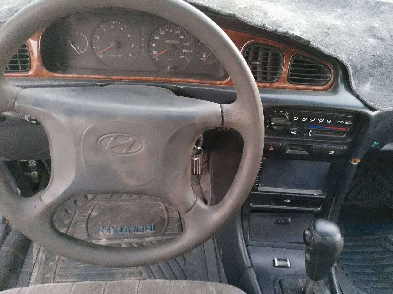 سوناتا 2
كير اوتو نضيف
مكينة بيها خيط ضعيف
رقم بغداد دولي الجديد سنوية لل 29
كشر شوفة عينكم يرادلها حزام 
تخم تاير نضيف 
داخل بلادي ارضية جلد
منضومة بانزين جديدة 
السيارة مال تمشية حال خير من الله جاهزة 
سعرها 28 وبيها مجال سعر النترا 
مكاني ديالى الخالص 
***********
