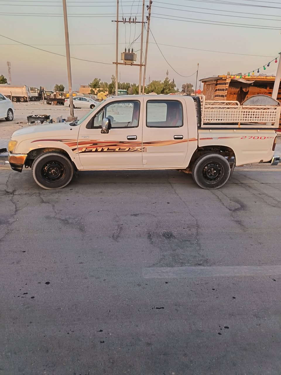 السلام عليكم
بيكم جمره 2005 للبيع مكينه حاويه جديده وكير مكفولات بيها جاملغ مبدل ورشات صبغ سنويه مجدده
مكانها البصره الزبير ***********
