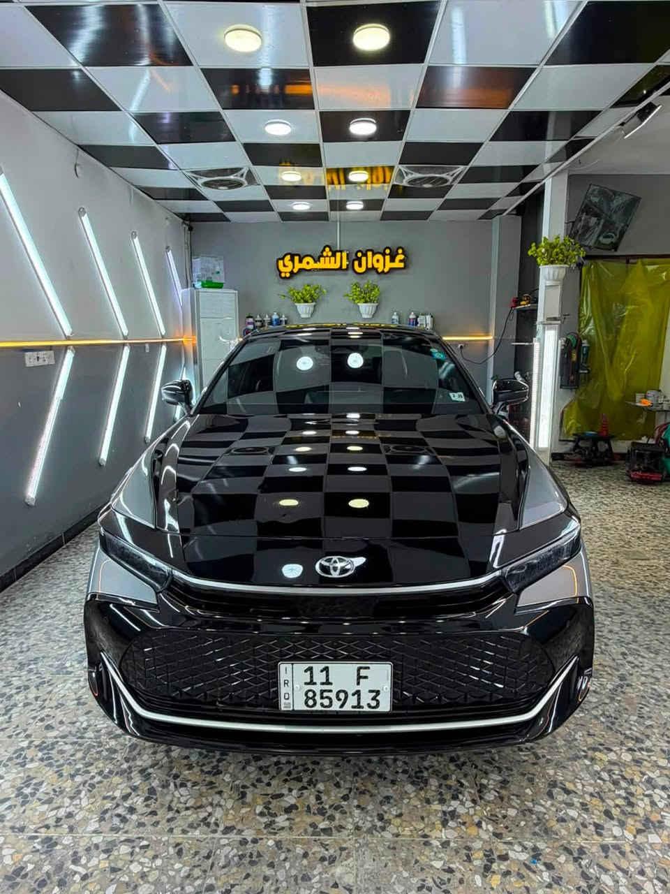 تويوتا كراون 2024 أمريكي – Platinum Hybrid MAX،
حادث جاملغ امامي بدون دواخل ارباك جانبي فقط باقي كفالة 

محرك 2.4 لتر، 4 سلندر، تيربو.

نظام هايبرد ماكس (Hybrid MAX).

القوة الإجمالية: 340 حصان.

القير: أوتوماتيك 6 سرعات Direct Shift-6AT.

دفع رباعي AWD إلكتروني دائم.

محرك كهربائي أمامي ومحرك كهربائي خلفي.

المحرك الكهربائي الخلفي مزود بنظام تبريد مائي عالي القدرة.

التسارع من 0 إلى 60 ميل/س حوالي 5.7 ثانية. 

6 أوضاع قيادة:

اقتصادي ECO

مريح COMFORT

عادي NORMAL

رياضي SPORT

رياضي متقدم SPORT S+

مخصص CUSTOM

تعليق متكيف إلكترونياً AVS.

نظام توجيه كهربائي.

نظام مساعدة على الانعطاف النشط.

فرامل أمامية مهواة مقاس 12.9 إنش.

فرامل خلفية 12.5 إنش.

نظام فرملة متجدد للطاقة. 

جنوط ألمنيوم 21 إنش.

عدد المقاعد: 5

مصابيح أمامية LED رباعية العدسات.

إضاءة نهارية LED.

مصابيح خلفية LED ممتدة.

مرايا كهربائية قابلة للطي.

إشارات انعطاف بالمرايا.

إضاءة أسفل المرايا.

مرايا مدفأة.

مساحات أمامية حساسة للمطر.

شنطة كهربائية مع فتح بدون استخدام اليد.

فتحة سقف زجاجية بانورامية ثابتة مع ستارة كهربائية. 

مقاعد جلدية.

مقاعد أمامية كهربائية.

تسخين وتبريد المقاعد الأمامية.

مقاعد خلفية مدفأة.

دركسون مدفأ.

ذاكرة للمقعد.

تطعيمات داخلية فاخرة.

إضاءة داخلية.

مفتاح تشغيل بصمة/زر تشغيل.

دخول ذكي.

شاشة وسطية 12.3 إنش.

شاشة عدادات رقمية 12.3 إنش.

نظام Toyota Audio Multimedia.

Apple CarPlay لاسلكي.

Android Auto لاسلكي.

شحن لاسلكي للهاتف.

5 منافذ USB.

نظام صوت JBL فاخر 11 سماعة مع مضخم صوت.

كاميرا 360 درجة / Panoramic View Monitor.

عرض محيطي للسيارة من الأعلى.

كاميرا لمراقبة المنطقة أمام السيارة.

حساسات ركن.

Advanced Park: نظام يساعد على ركن السيارة أوتوماتيكياً.

تنبيه حركة المرور الخلفية.

نظام مراقبة النقطة العمياء. 

مثبت سرعة راداري متكيف DRCC.

تحذير ومساعدة الخروج عن المسار.

المحافظة على المسار.

نظام منع/تخفيف الاصطدام الأمامي.

التعرف على المشاة.

التعرف على الدراجات في ظروف معينة.

إضاءة أمامية أوتوماتيكية.

مراقبة النقطة العمياء BSM.

تنبيه حركة المرور الخلفية RCTA.

تنبيه حركة المرور الأمامية FCTA.

مساعد تغيير المسار LCA.

مساعد الازدحام Traffic Jam Assist.

كاميرا مراقبة السائق.

نظام تحذير من الاصطدامات المحتملة أثناء الركن/الحركة البطيئة.رقم بغداد انكليزي باسمي شرط التحويل مكاني ديالى بعقوبة باقي التفاصيل وسعر اتصل وتدلل

للستفسار اتصال ع الرقم ***********
