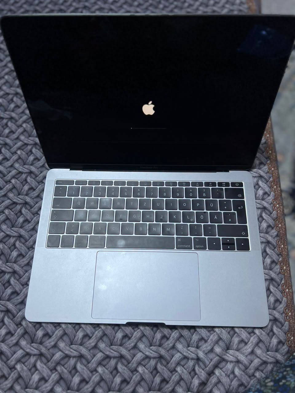 ماك بوك برو 2017 i5 باقي المواصفات بالصورة جهاز

نضيف استعمال خفيف كامل ملحقات كارتون وشاحنة اصلية للبيع مكاني البصرة الجمهورية هـ ***********

نص مكتوب في الصور:
- حول MacBook Pro 13-inch, 2017, Two Thunderbolt 3 ports الاسم minas MacBook Pro المعالج ٢,٣ GHz Dual-Core Intel Core i5 الرسومات Intel Iris Plus Graphics 640 ١٥٣٦ م.ب. الذاكرة ٨ غ.ب. MHz LPDDR3 ٢١٣٣ الرقم التسلسli FVFXQCUVHV22 التفاصيل... التغطية macOS macOS Ventura الإصدار 13.7.8 ربط الأيقونات