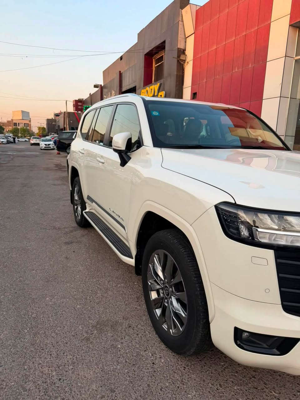 سلام عليكم 
لاندكروز GXR 2022
سبعينيه داخل ضمان شركة SAS 
6 سلندر تنفسه طبيعي 
ماشية 37 الف حقيقي
مغلف PPF امريكي ضمان 10 سنوات
كفالة عامة من الصبغ والبارد والملاحظات 
مكان بغداد 
استفسار ( ***********‬ )
