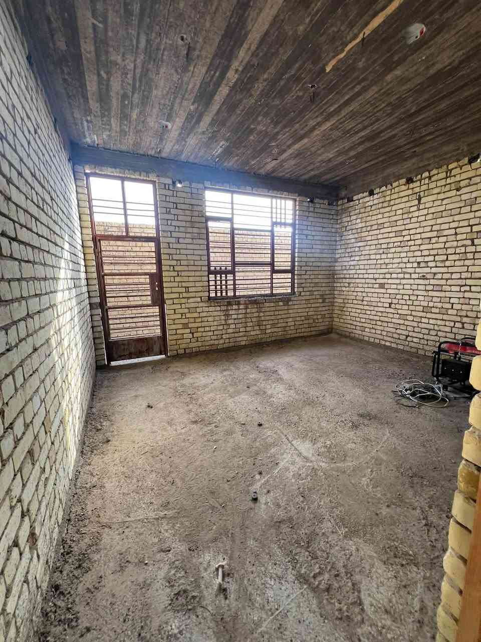 سلام عليكم بيت هيكل كامل م200م طابق واحد بل صابيات اربعتالاف ***********
