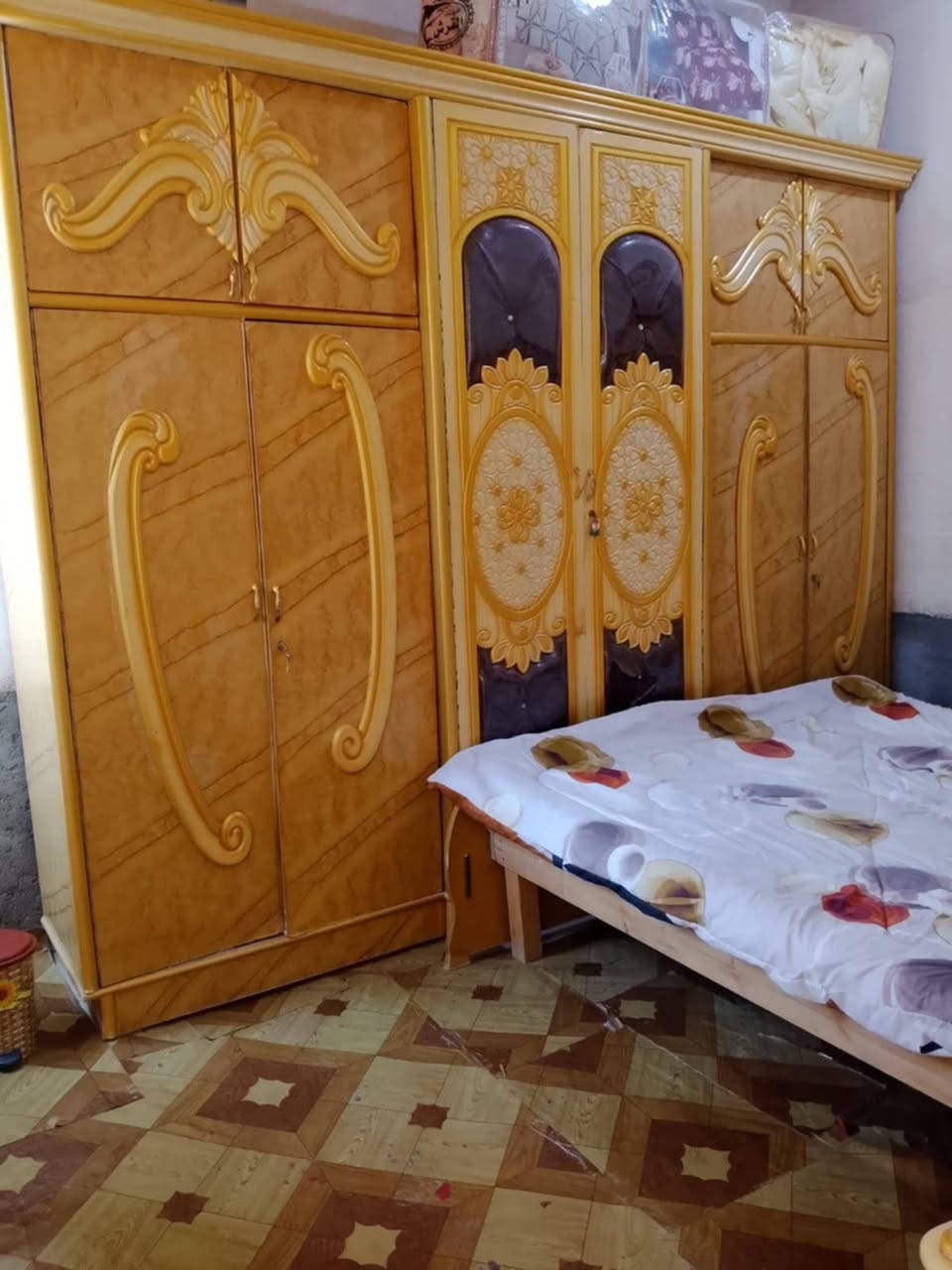 السلام عليكم اخوان توجد غرفه نوم توج لبيع نضافه فول السعر 650وبيه مجال الاستفسار عن الرقم ***********
