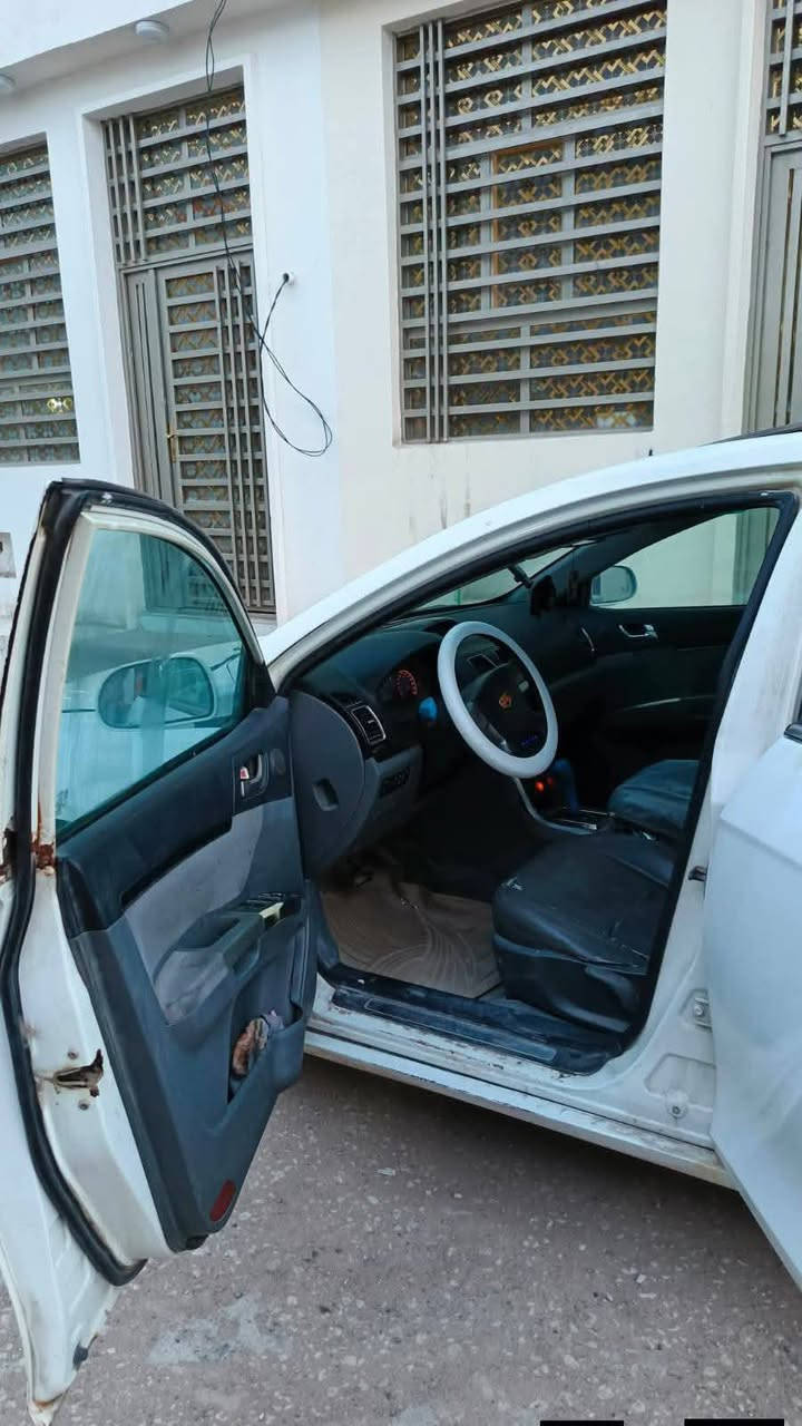 جيلي ام  كراند مديل 2013
محورة كير ومحرك كورلا نحلة
فتحة سقف كشنات جلد رقم نجف مداور ثاني يوم  سعر 42 وبيه مجال
رقم *********** النجف, العراق
