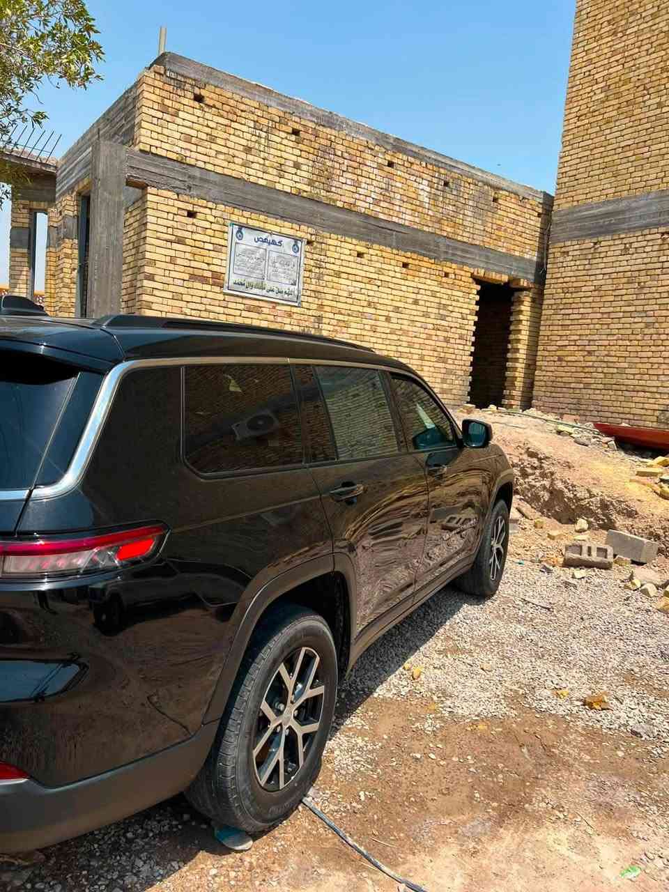 بيع ومراوس
سلام عليكم 
جيب كراند شروكي لمتدد 
موديل 24 
اللون اسود 
رقم بصره 
6 سلندر 
محرك 3600
فتحة سقف
تشغيل بصمه عن بعد 

كامرات 360
دفع رباعي 
ويل المنيوم 
حادثه جاملق الامامي وبنيد
***********
