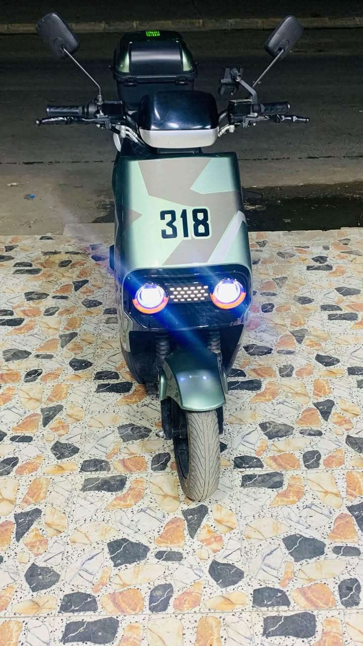 سلام عليكم
دراجه 318 باب اول نضيفه حيل بس بطارياته شويه منفوخ

ملف شرط عقل شرط كهربائيات شرط سعر 550 وبيها مجال عنواد حي عدن ***********
