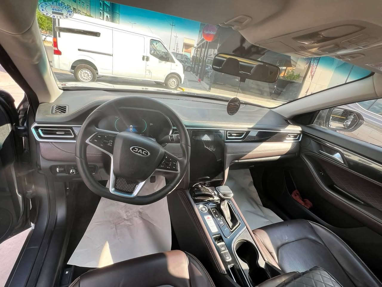 Jac J7 model 2023 FULL
65,000Km 
مواسه‌فاتی ( به‌سمه‌ - تحدیدسرعه‌ - دوو سویج - ئاوێنه‌ كاره‌بایی - ناو لید - گوشین جلد - شاشه‌ ئایپاد - سوكان ڤۆلیوم - كارپله‌ی و ئه‌پل پله‌ی - سلاید - سندوق گه‌وره‌ - لایت لید - ته‌برید دواوه‌ - جام كاره‌بایی - تۆربۆ - بریك ئۆتۆ هۆڵد - كمێره‌ی دواوه‌ -خساس - دژه‌ خلیسك ) 

( سه‌نه‌وی و ژینگه‌ی هه‌موو بێ كێشه‌ ٢٠٣٠ ) 

گێر تۆماتیك مه‌كینه‌ ١٥ تۆربۆ 

‌ ده‌عامی  سبه‌غه‌ و دو چامرغی سبوغه‌ لێداننه‌كی به‌سیتی هه‌یه‌ چامرغه‌كه‌ .

*********** whats app - vib

جاك J7 موديل 2023 FULL
65,000 كم
المواصفات: بصمة - محدد سرعة - مفتاحان - مرايا كهربائية - داخلية LED - جلد للمقاعد - شاشة آيباد - مقود مع أزرار تحكم بالصوت - CarPlay وApple CarPlay - سلايد - صندوق كبير - إضاءة LED - تبريد خلفي - زجاج كهربائي - تيربو - فرامل أوتو هولد - كاميرا خلفية - حساس - مانع انزلاق.

(السنة والبيئة كلها بدون مشاكل 2030)

جير أوتوماتيك، مكينة 1.5 تيربو.

فقط دعامي واثنين شمورغي سبوغة ،

*********** واتساب - فايبر

