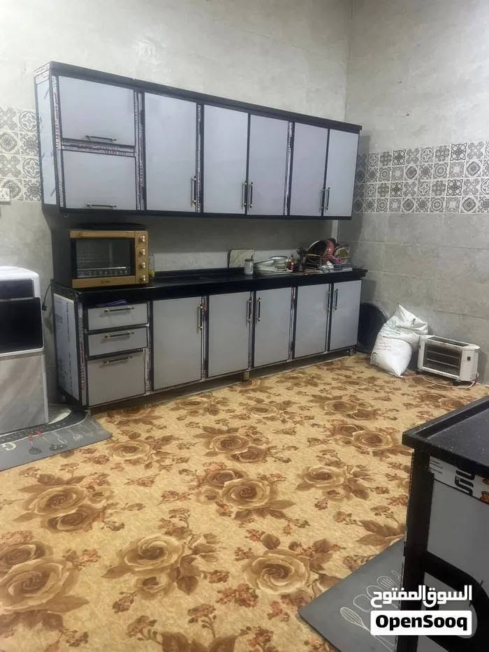 بيت للبيع وقف سني مسجل بالأرض حجه بسم جد ابوي مساحته 210 يتكون من غرفتين ودوانيه وهول ومطبخ وصحيات وطارمه
السعر 70 مليون 
 بناء جديد الاستفسار***********

