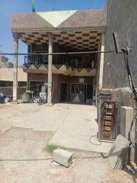 اسلام عليكم بيت 250متر 3طوابق كل طابق هوه وخدماته يحتوي البيت على 6غرف...