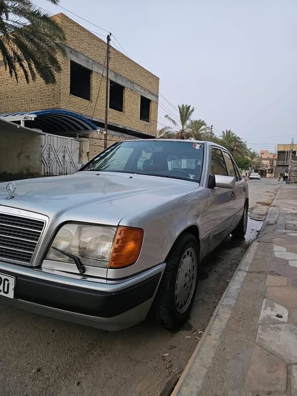 مارسدس موديل ٩٣
رقم بغداد
مكينه ٣٠٠٠vvt
قواعد دبل بلاد 
بيه خياسات الارضيه الجوه السايق والصدر مصلحات
وبيه حادث بخشم الجاملغ الايمن  
تبريد شغال 
السياره جاهزه من كلشي 
مكاني الناصريه المركز ***********
السعر ٤٣ ورقة وبيها مجال
