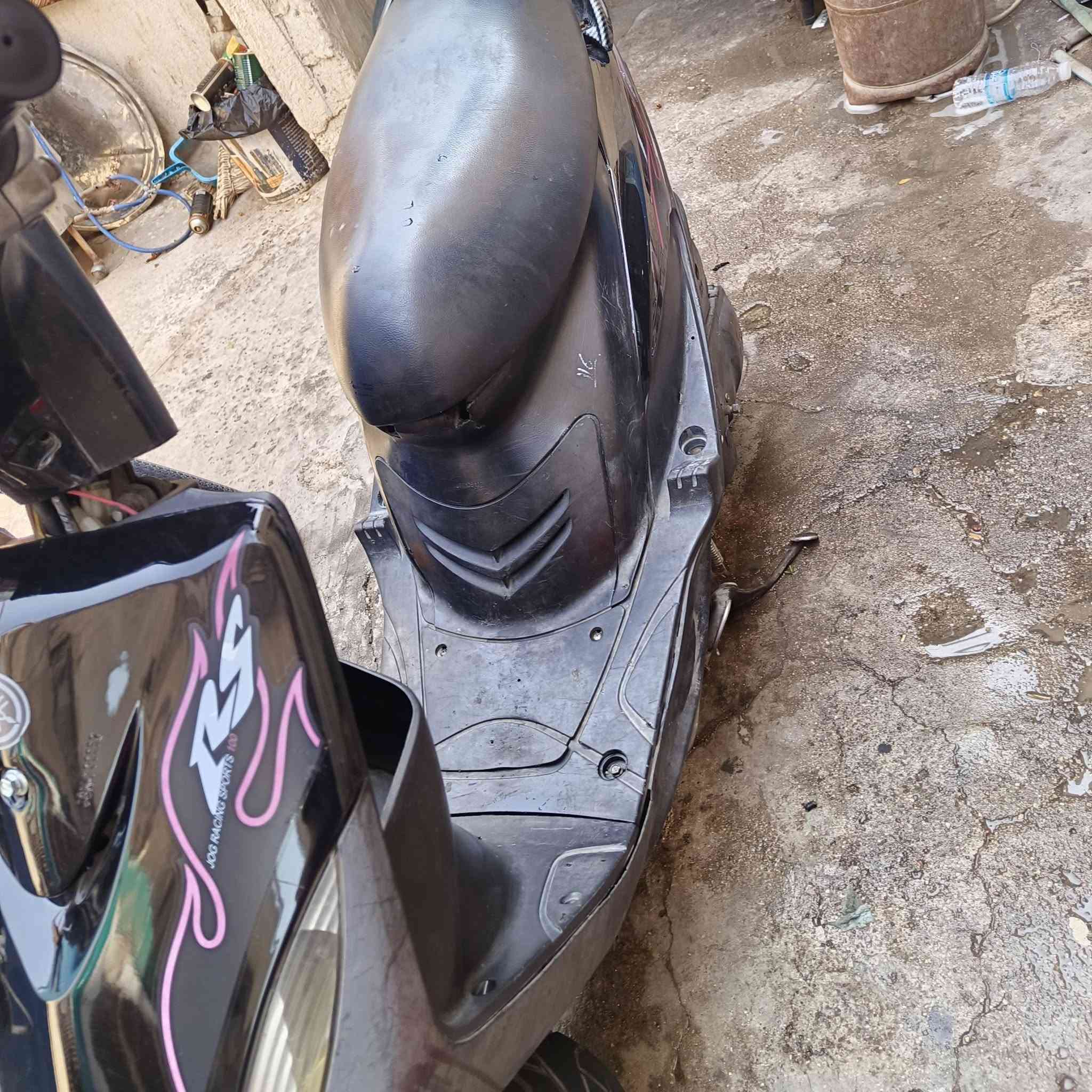 سلام عليكم ماكس عدله الدراجه كله بلاديه من ضفيره من شاصي كله بلاديه بس مبدل بيه بستم والباقي كله بلاديه بيه منظومه زنون والمو شراي لا يرسل رجان رقمي ***********
