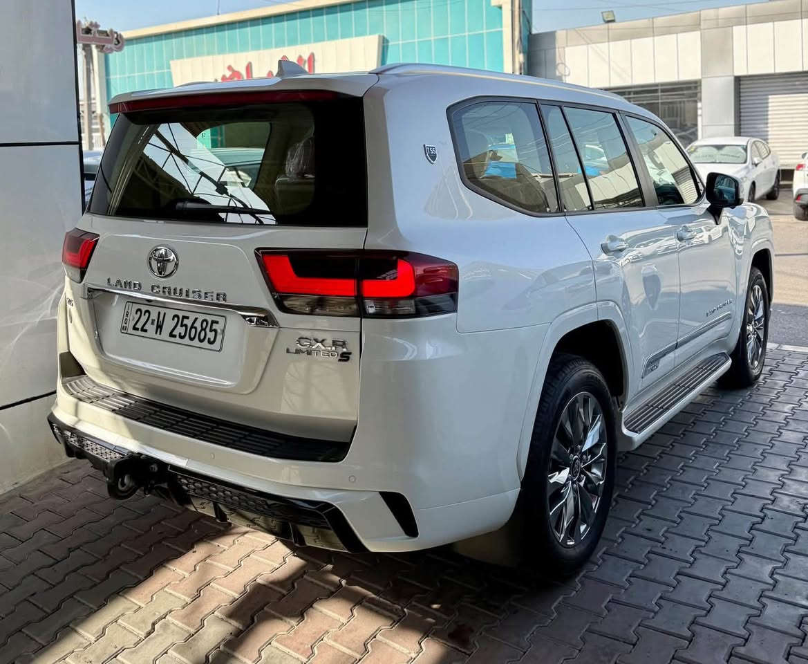 لاندكروزر  GXR Limited,s   2026
ضمان ساز 
عداد فقط 1,000 كم | بحالة الزيرو 

فول مواصفات
محرك 4000  V6 تنفس طبيعي
نظام السلامة المتطور Toyota Safety Sense (TSS)
رادار ومنظومات أمان متطورة
مثبت سرعة تكيفي
نظام التحذير من الاصطدام
نظام المحافظة على المسار
4 كامرات 360 درجة
انارة داخلية لدات 
وباقي المواصفات معروفه من تويوتا

🛡️ ضمان 5 سنوات من تويوتا 
🔧 صيانة مجانية لغاية 40,000 كم

🔥 عداد 1,000 كم فقط!
سيارة بحالة الزيرو وفرصة مميزة جداً لعشاق ملك الطرق لاندكروزر 

العنوان : بغداد - معارض البياع - الشارع الرئيسي

رقم اربيل بأسمي تحويل مباشر

للتواصل : ***********
***********
