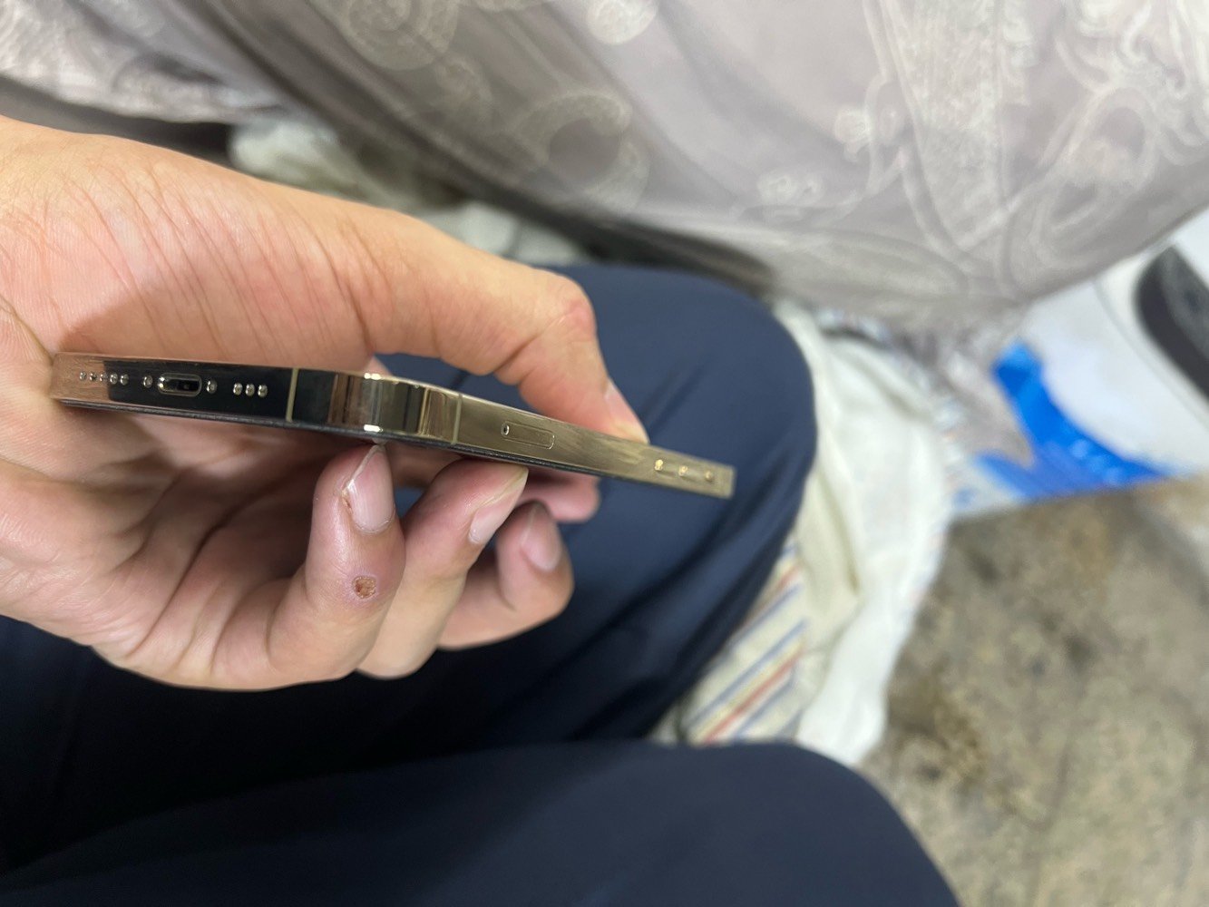 ايفون ١٢ برو الجهاز ماستر ما مفتوح بطاريه خدمه ٧٦ بلادي كلشي ما مبدل بي ١٢٨ ذاكرته سعرها ٣٥٠ الف قفل