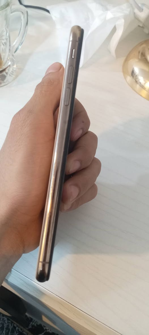 ايفون XS MAXما مفتوح ولا داخل تصليح ابد فيس ايدي شغال ما مبدل بي اي شيء بطارية 76بس بي كسر بشاشه ما مأثر على لمس تجي تفحصه وين متريد ب225 مكاني بغداد المدائن  واتساب ***********
