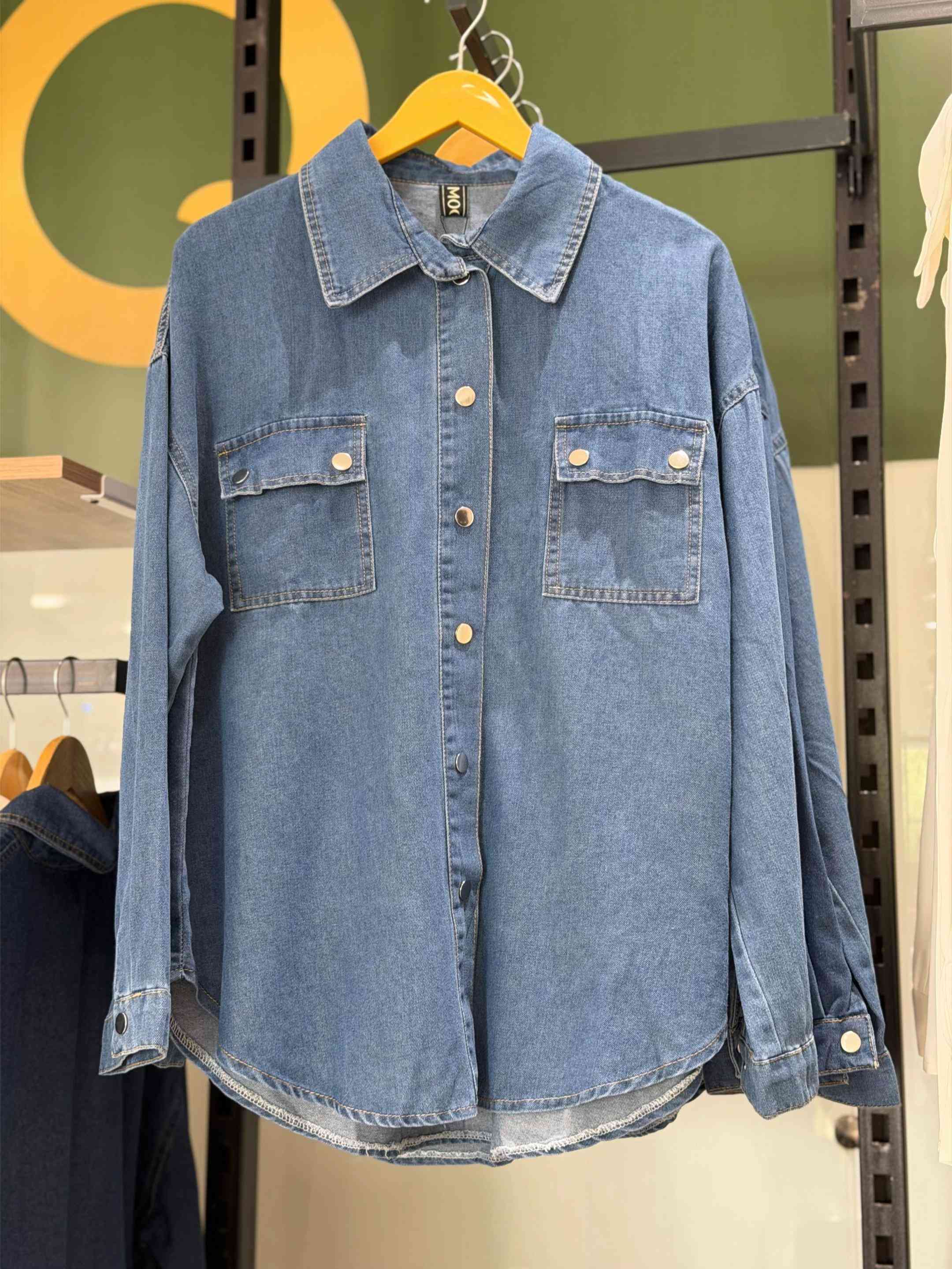 قميص جينز بسعر 16,000 فقط ❤️‍🔥 قياسات : M,L,XL  السعر : 16,000 فقط  خامة جينز ثقيلة 🧵 #مجمع_كوين_فرع_الموصل 📩 راسلونا للطلب والاستفسار  العنوان : الموصل - حي النجار - مقابل تودي مون هاتف 📞 : *********** 🚚 خدمة توصيل متوفرة لكل العراق
