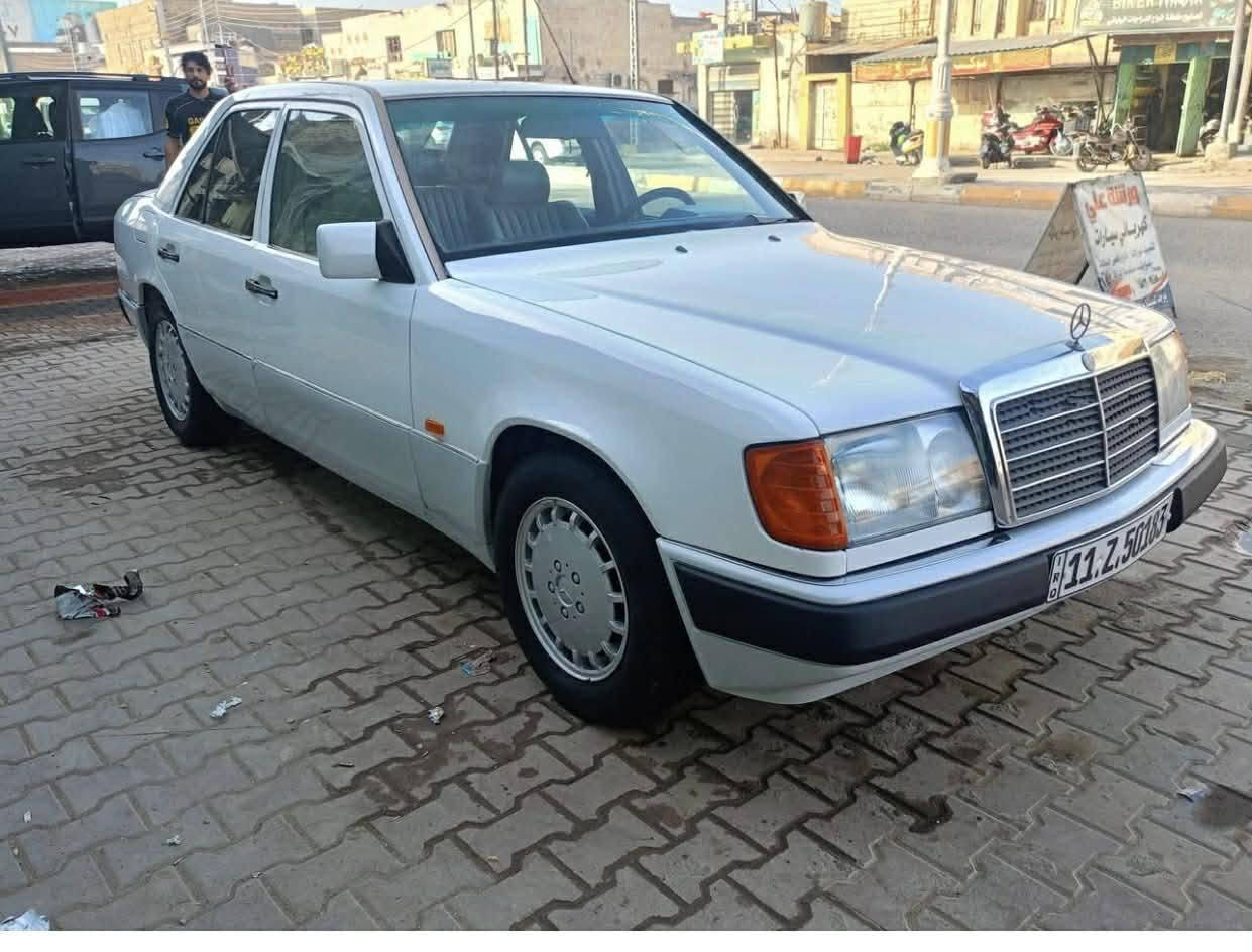 موديل ٩٠ بسمي
بغداد دولي سنويه ٢٠٣٠
قواعدها بلاديه 
تبريد شغال مكينه 2500vvt
داخل جلد .رصاصي جاهزه سيارة../فقط بور ستيرن بيه صوت سعره ٦٠ الف البور...خل يمكل ٧٥ الف واي شد ودهن 
باقي كفاله ...عنوان سوق الشيوخ سعر 70$، وبيها مجال..ع تلفون ماكطع سعر تعال شوف وبيك خير وتدلل....***********
