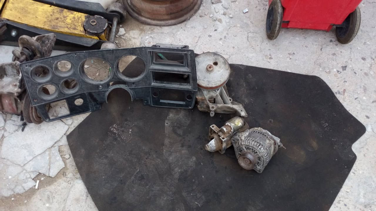 سلام عليكم اغراض ومواد احتياطيه للبيع وجك للبيع واكو مواد احتياطيه كل انواع السيارات المحور وكمبريسرات ونجي وعقوله جميع انواع السيارات شوفر وجمسي ودولفين وبطه ومارسدس ***********
