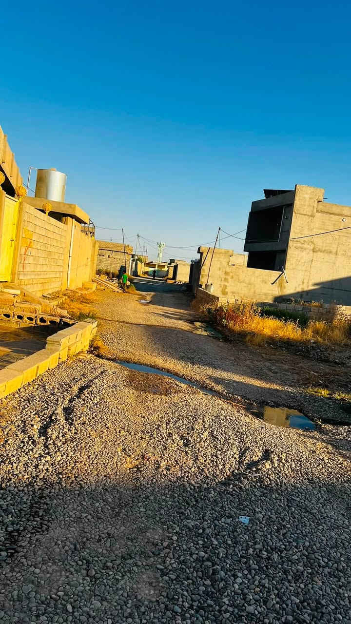 قطعه ارض للبيع /خلف الخضر  يم جامع خلف الخضر بالشارع لي مقابيل الجامع
المساحه ١٣٠متر. واجه ١٠ وعمق ٢٣ 

الكاع بيه مي ومحدوله هم. / المكان قريب هم.   

سعر ١٥ وبيه مجال شويه  

***********
