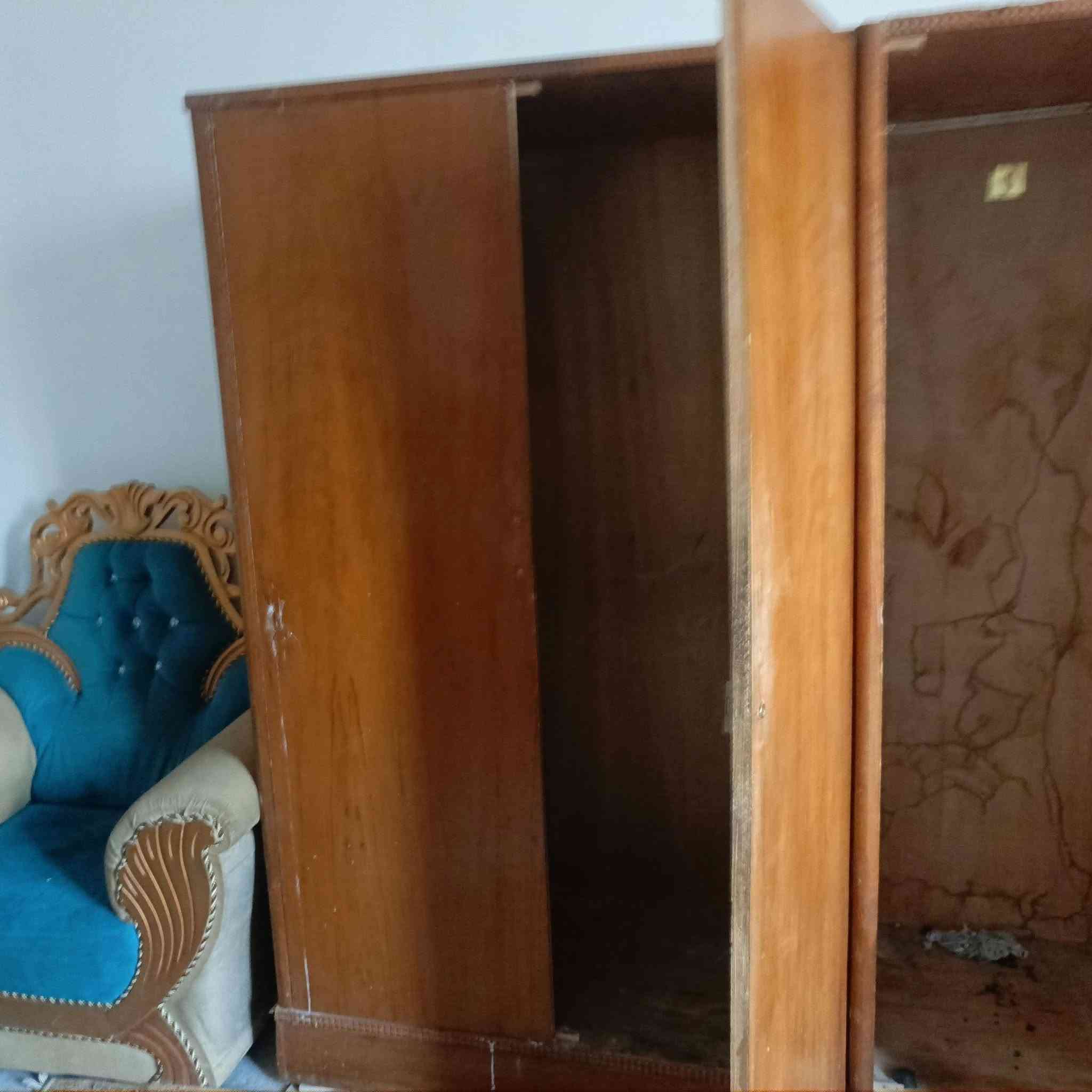 سلام عليكم كتتور خمسه باب نظيف كلش يرادله بس صبغ وتلميع  . انجاره جاهز امفسخه بس تجي شيله سعر ١٢٥وبي مجال رقم الهاتف ***********
