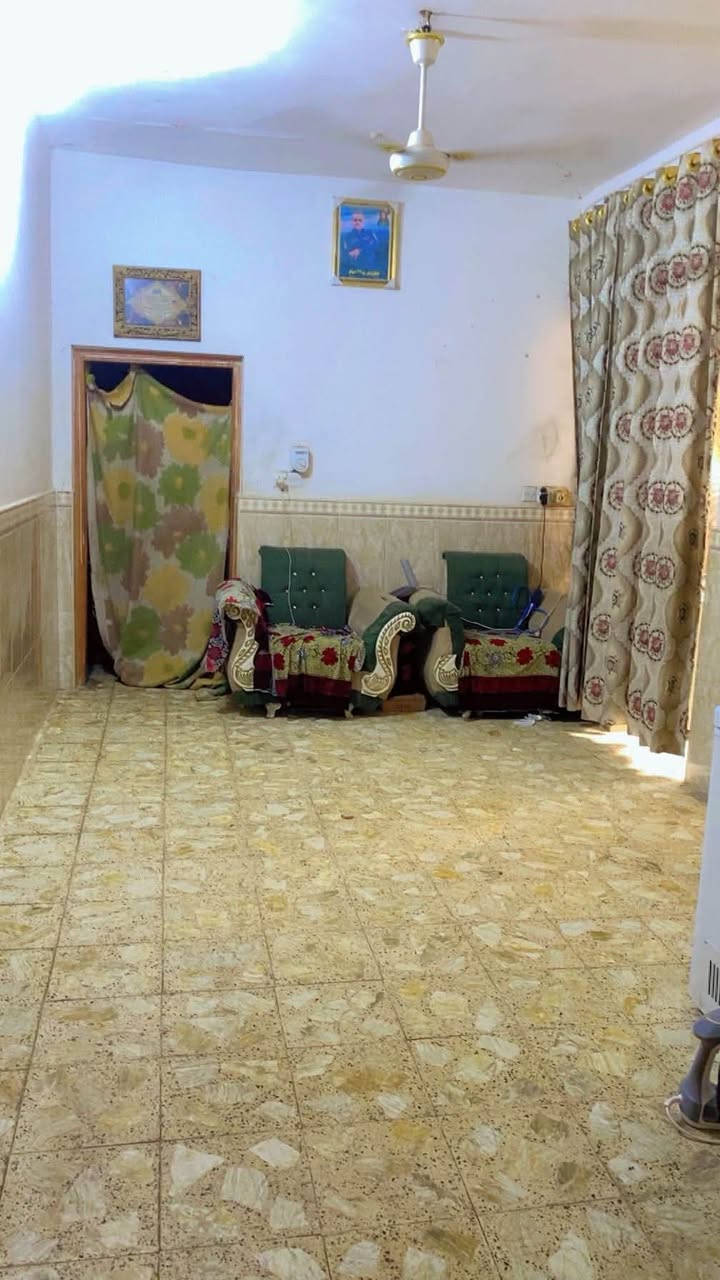 يا الله سلام عليكم ورحمة الله وبركاته بيت 100متر طابقين اعكاده الطابق الول غرفه وصاله ومطبخ واستقبال الطابق الثاني غرفتين نوم وصاله وتخاريج
كامله البيت حي مسان تقاطع شارع البوريات قرب مدرست الصبطين السعر 117اوبي مجال التصال ***********
