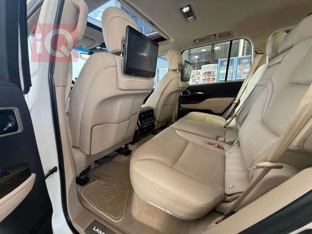 land cruiser 2022 
VX 
119،000km 
*********** واتساب 
عنوان اربيل أربيل, العراق

نص مكتوب في الصور:
- IQ *********** ***********
- iQ