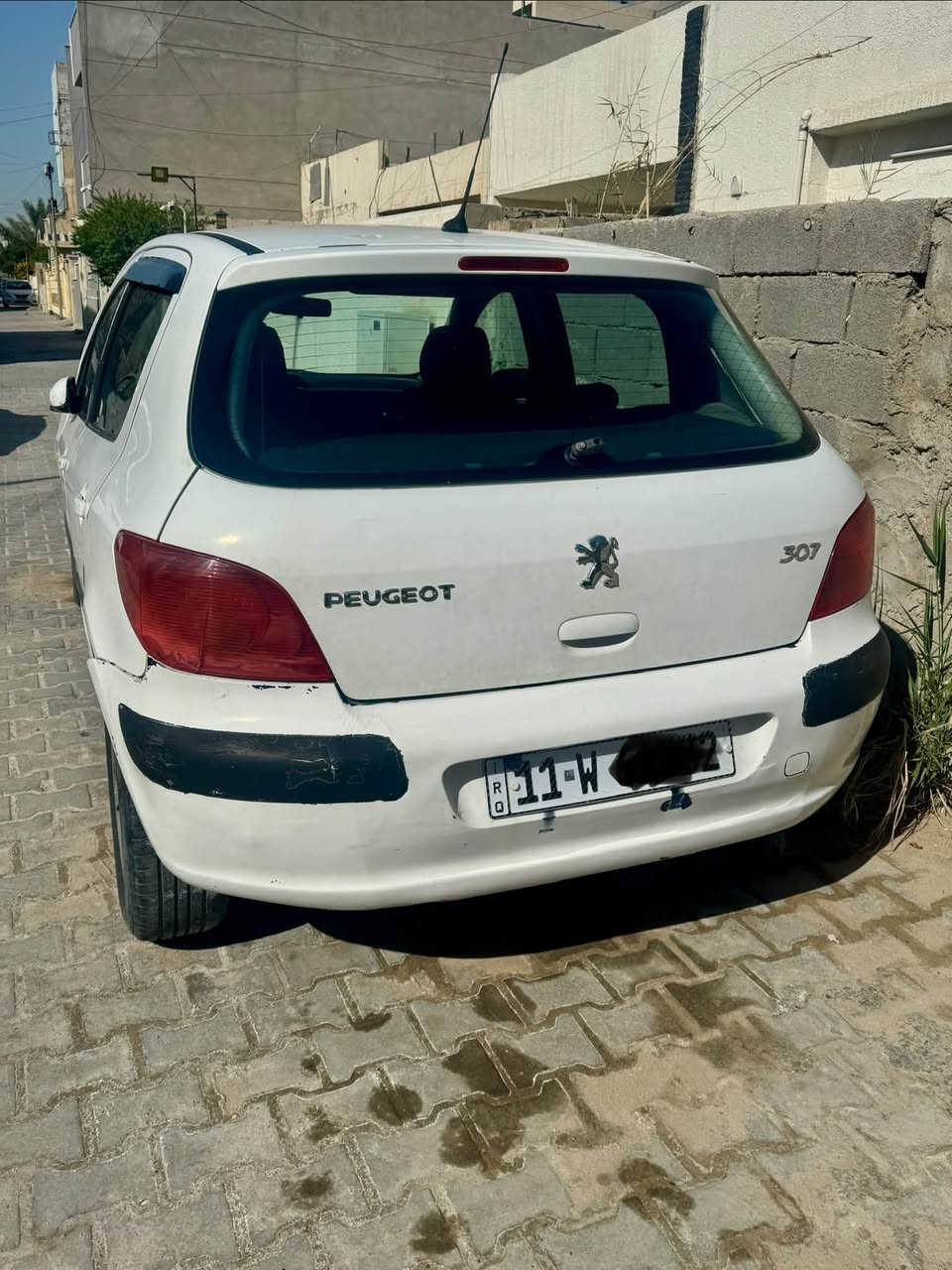 بيجو 307  موديل 2005 رقم بغداد باسمي سنويه وهزه جديده  التبريد شغال ثلج  . السعر ٤٥ ورقه.
***********
