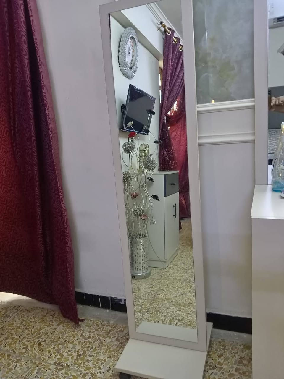غرفة للبيع استخدام اقل 20 يوم مكاني الشعب زلغ مابيهة سعر 850لاستفسار ***********
