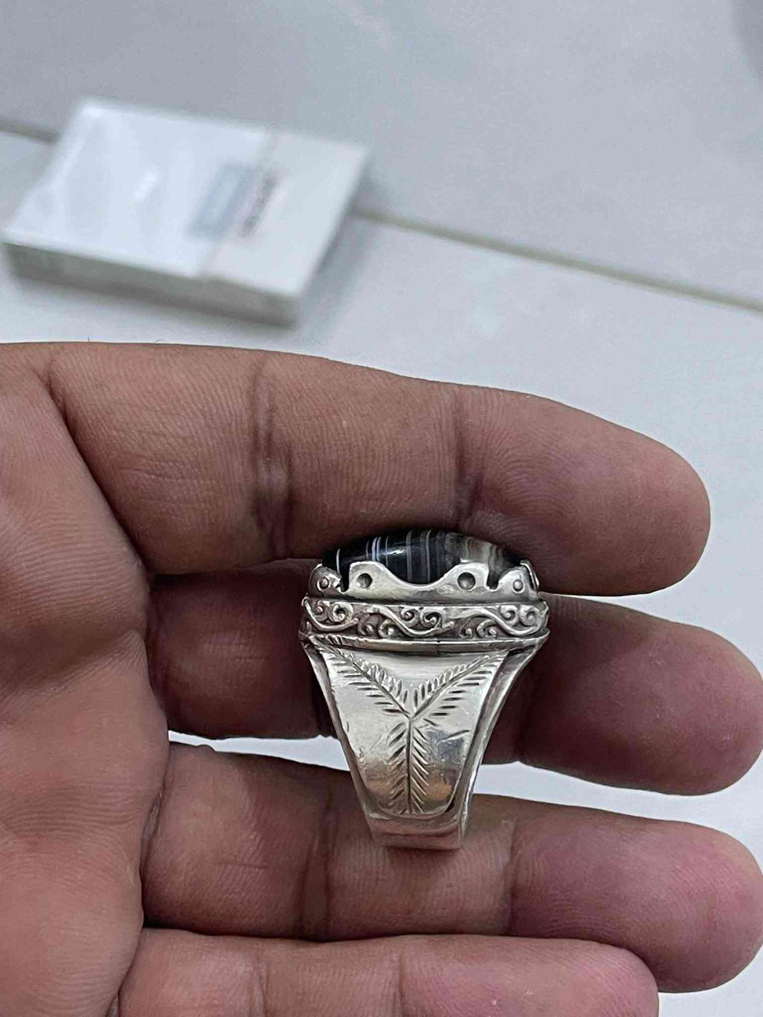السلام عليكم
جزعه يمانيه قديمه 
الصياغه سالم وزنه 30غرام 
للبيع ***********
