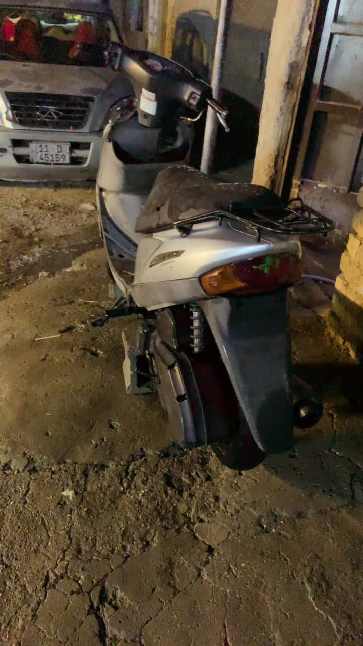 السلام عليكم ادرس شغاله وكلشي مابيها 
عارضها للبيع سعرها 275وبيها مجال 
مكاني مدينه الصدك يم الحمام 
***********
