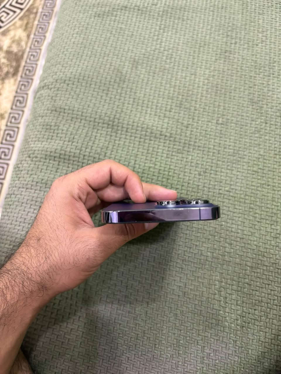 سلام عليكم 14promax
الجهاز استخدام شخصي بطارية 83 بلادي مبدل شاشة مال تفصيخ 
الجاهز ماستر مو بالة 
بي رصعه خفيفة بلشاصي موضحة بلصور 
725 وبي مجال للطيبين 
***********
بغداد الشعب

نص مكتوب في الصور:
- 2:40 حول الاسم iPhone إصدار iOS 26.5 اسم الطراز iPhone 14 Pro Max رقم الطراز MQ9X3AA/A الرقم التسلسلي MLW150D04P انتهت صلاحية التغطية سجل تاريخ القطع والخدمة الأغاني 0 الفيديوهات 852 الصور 2,548 التطبيقات 38 السعة 256 غ.ب.
- القطع والخدمة
- تجمع Apple سجل تاريخ القطع والخدمة،
- وهذا السجل يعرض معلومات عن هذا
- الـ iPhone وحالته وتفاصيل إصلاحه. معرفة
- المزيد...
- سجل تاريخ الخدمة
- الشاشة
- غير معروف