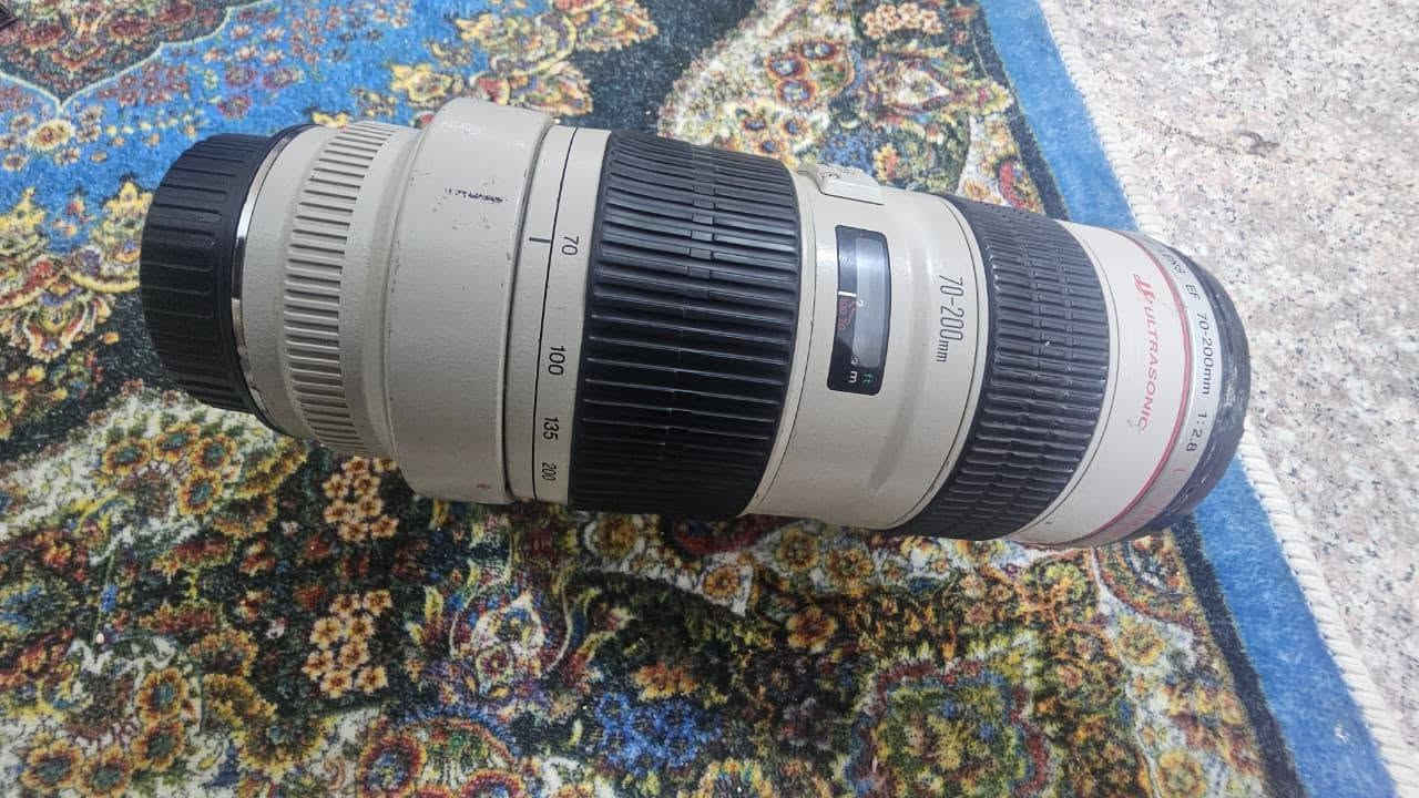 السلام عليكم
عدسه كانون 70,200 اصدار اول فتحه 2,8 
نضافه 80٪ السعر خاص التواصل ***********
