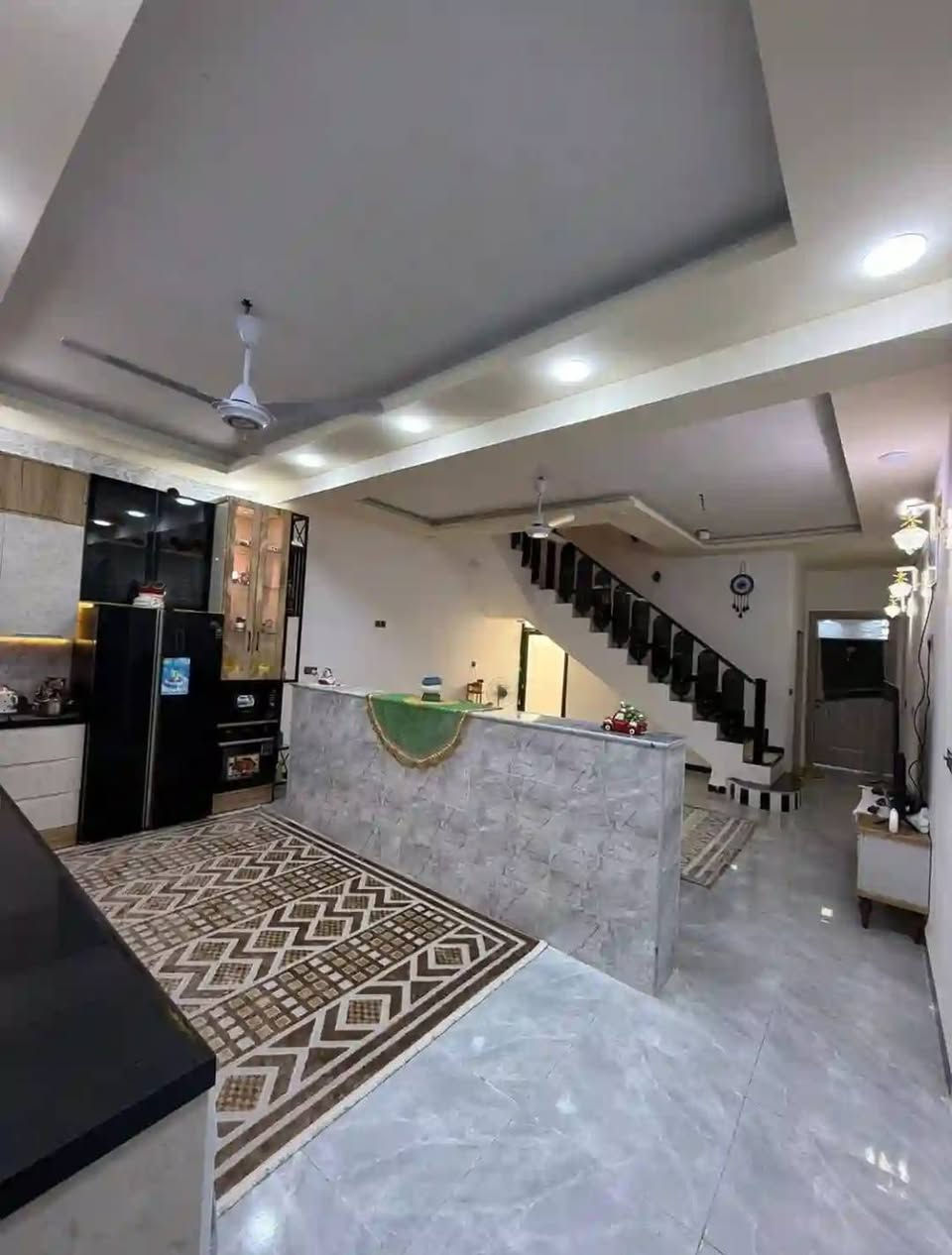 بيت 100 متر طابقين سعره 55وبيه مجال ***********
أو تساب
بيت على شارع المطار مقابيل ملحق القريه ماء وكهرباء واتبليط الحد باب بيت طابو زرعي سند 25 بناء طابوك جمهوري صب كونكريت سيراميك بورسلين ثقيل النجف, العراق
