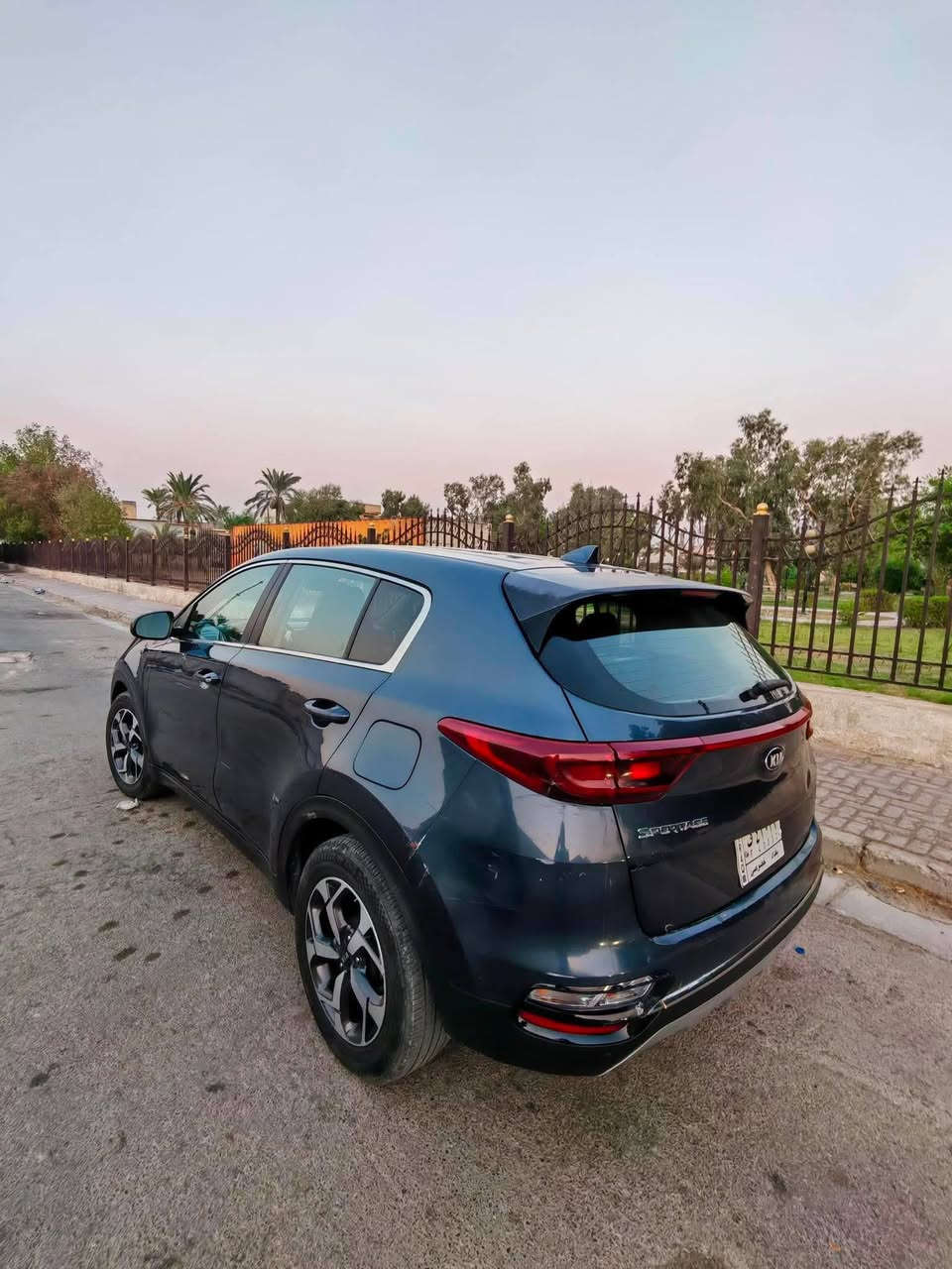 كيا سبورتج 2020 – LX
🔹 المواصفات: LX العادية (شاشة كبيرة وتحكم ستيرن وتبريد قطعتين ) 
🔹 المشى: 100 ألف ميل
🔹 الحادث: فقط البنيّد بارد
🔹 بيها بعض الأماكن بارد
السيارة بدون صبغ 
رقم بغداد 

 السيارة ما بيها أي نقص من ناحية الكهربائيات
الصدر سليم وما بيه أي نقص
الكير والمحرك بحالة ممتازة
 جميعهن مكفولات

 السعر: 130 ورقة فقط
 ماكو هيج سعر بهيج 
شراي يتصل ع رقم 
***********

نص مكتوب في الصور:
- 7:54 Photos Kia Sportage Lx 2020 Blue 2.4L 4 vin: KNDPM3ACXL7646543 Kia Sportage Lx 2020 Blue 2.4L 4 vin: KNDPM3ACXL7646543 Final bid: $8500 Auction: Copart SOLD Lot number: 56411939 Date of sale: 23.01.2020 Year: 2020 VIN: KNDPM3ACXL7646543 Condition: Run And Drive Engine: 2.4L en.bidfax.info Mileage: 638 miles (actual)
- BidFax.info