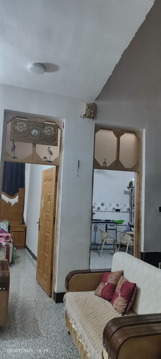 بيت للبيع طابقين بناء حديث طابو زراعي سند 25 المساحة 180م..في الحلة، حي البكرلي، تقريباً نهاية شارع مخبز ليمونه، مقابل أسواق قرنفل، يحتوي على:-
ط1ـ غرفة نوم، مطبخ، صالة، استقبال، صحيات، حديقة..
ط2ـ غرفة نوم، صالة، السعر 85 وبي مجال قليل للشراي.. للاستفسار الاتصال على الارقام التاليه:-
***********
***********.. واتس آب
