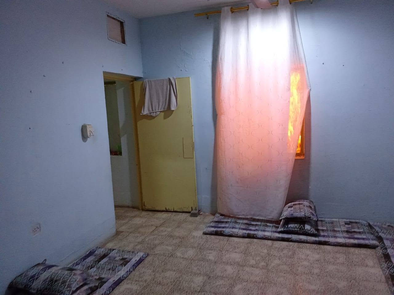 شقه نضيفه • غرفتين • طابق رابع