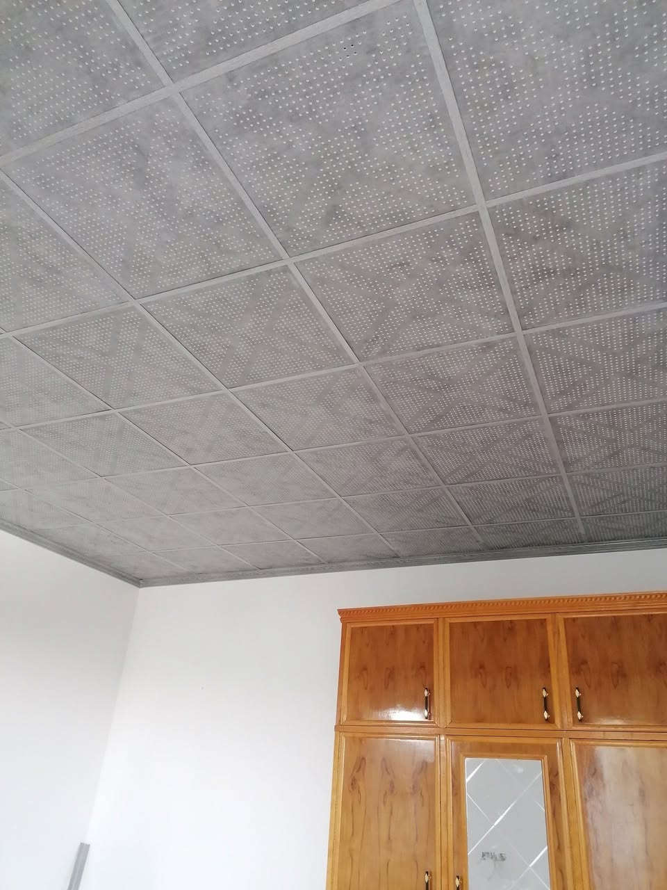 عمل سقوف ثانويه عل ليزر  🏗️  بأنسب الاسعار. جوه السوگ ❤️‍🔥 / ابو حيدر 
سقف عدل سعر المتر 1500 عمل 😧
سقف ديكور سعرر المتر 3000 عمل😲
تغليف جدران سعر المتر 2000 عمل🧐
للتواصل *********** واتساب 🌜
اسيا *********** ابو حيدر🌏
