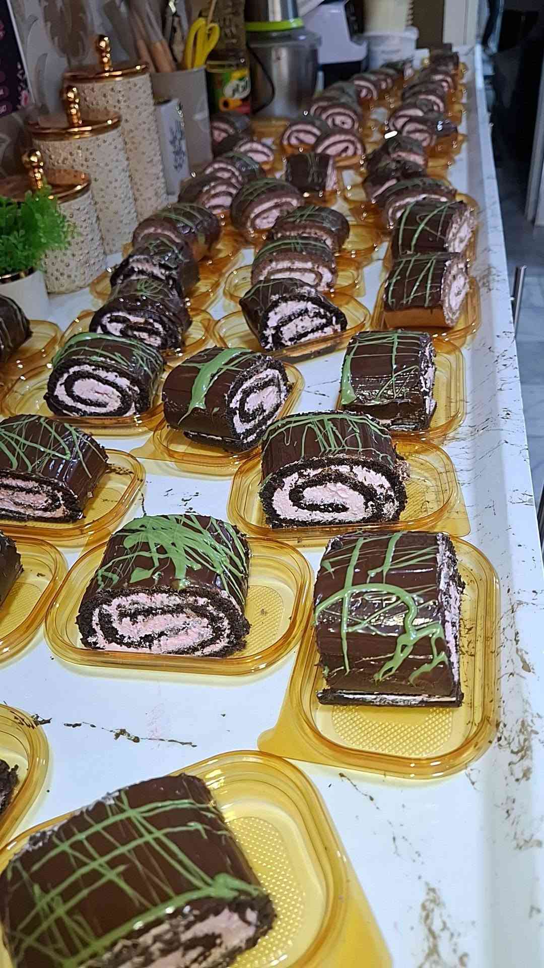 الرزق مقسوم ومكتوب من الله عز وجل، ولا يمكن لأحد أن يمنع عنك رزقاً كتبه الله لكصنع كعكنا وحلوياتنا بحب، لنكون جزءاً من أجمل لحظاتكم وأحلى ذكرياتكم."9647509738547

نص مكتوب في الصور:
- كيك ومعجنات الأميرات بكل حب وجهد نقدم لكم الكيك والمعجنات الطيبة. الرزق مقسوم ومكتوب من الله عز وجل، ولا يمكن لأحد أن يمنع عنك رزقاً كتبه الله لك. عشقي حسين المياحي كيك الأميرات iguana.1320244 ***********