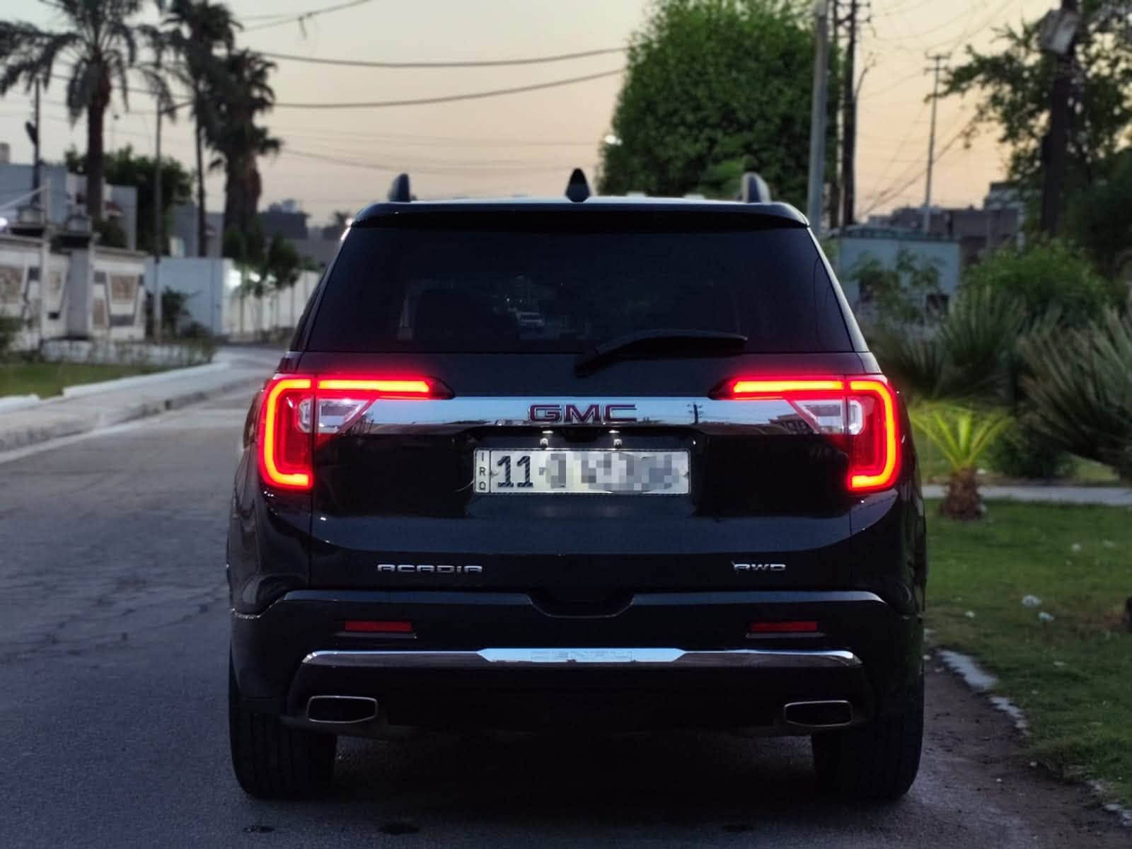 للبيع: جمس أكاديا دينالي 2023 (GMC Acadia Denali) – قمة الفخامة والأداء
الموديل: 2023
​الفئة: دينالي (Denali) – الفئة الأولى
اللون : فحمي ميتاليك رصاصي غامق  لون مميز 
​نظام الدفع: دفع كلي بجميع العجلات (AWD)
​خمس مودات للقيادة 
​المحرك: 6 سلندر (V6) بسعة 3.6 ليتر (أقوى وأهدأ محرك في فئته)
​الكير: أوتوماتيكي من 9 سرعات بنظام نقل مريح 
​الشكل الخارجي: شبك "دينالي" الكروم المميز + إضاءة LED بالكامل (أمامية وخلفية).
​الداخلية: مقاعد جلد فاخرة ومطرزة بشعار Denali.
​الراحة والتبريد: مقاعد أمامية كهربائية مزودة بنظام تبريد وتسخين + تسخين لمقاعد الصف الثاني.
​السعة: مقاعد مريحة للغاية لون بيجي. تتسع حتى 6-7 ركاب (مقاعد كابتن في الصف الثاني).
​فتحة السقف: بانوراما مزدوجة (Dual-Sky).
​الباب الخلفي: كهربائي يفتح بالقدم (Hands-Free).
​التقنيات والنظام الصوتي
​شاشة العرض: إسقاط البيانات على الزجاج الأمامي (Head-Up Display).
​النظام الترفيهي: شاشة لمس بحجم 8 بوصات تدعم Apple CarPlay و Android Auto لاسلكياً.
​النظام الصوتي: نظام فاخر من شركة Bose المحيطي (8 مكبرات صوت).
​عجلة قيادة جَلد مجهزة بخاصية التدفئة وأزرار تحكم كاملة.
​أنظمة السلامة ومساعدة السائق
​كاميرات رؤية محيطية 360 درجة + حساسات ركن أمامية وخلفية.
​رادار تثبيت السرعة التكيفي (Adaptive Cruise Control).
​نظام الكبح التلقائي في حالات الطوارئ.
​نظام الحفاظ على المسار والتنبيه عند الخروج منه.
الحادث : جاملغ  جهة اليمين مبدل جديد 
السياره بدون ايرباك 
المسافه المقطوعه :17000 ميل 
​للتواصل والاستفسار:
📞 رقم الهاتف: ***********
📍 الموقع: بغداد
