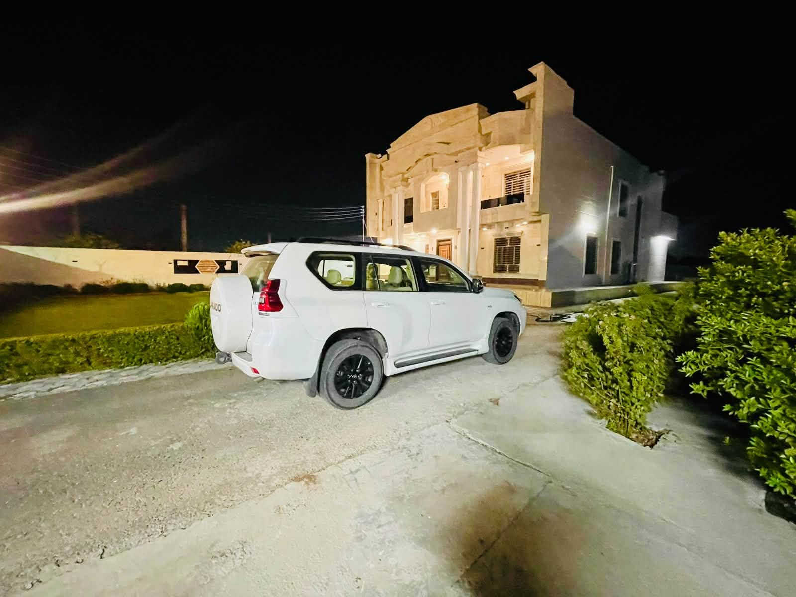 السلام عليكم برادو TXS فول مديل 2023 رقم اربيل بئسمي ممشى 22 الف السيارة وكالة وكالة عامـــة اي شخط واي نقص برغي ما بيها السيارة زيرو السعر 475 ورقة 

للستفسار اكثر الاتصال او الواتساب مكان  السيارة بغداد ***********
