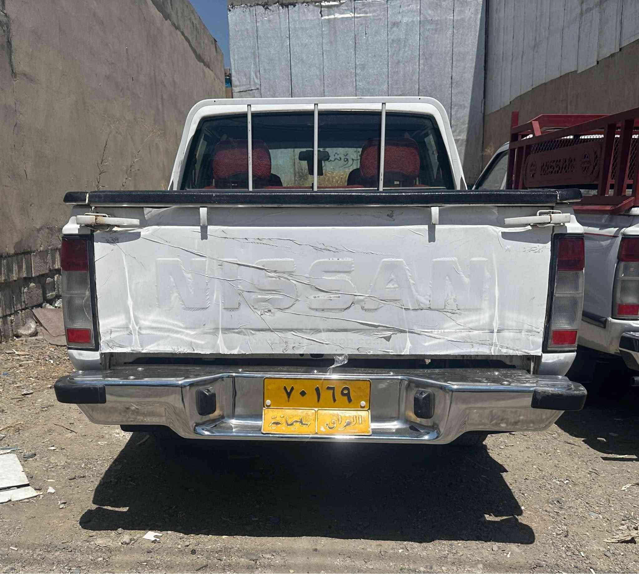 نیسان پیکاب ٢٠١٢ ٤ پارچەی ڕەشە لەسەر ساخی بێ دەعم پێشو شانو سەخف بە شەرت
مەکینە و گێڕو ئەکسل بە شەرتی ١٠٠ فیتەر
٤ تایەی تازە کارەبای و تەبریدی بە شەرت 
سەیارەکە زۆر تنو تۆڵە چرکەی تیا نیە
*********** السليمانية, العراق
