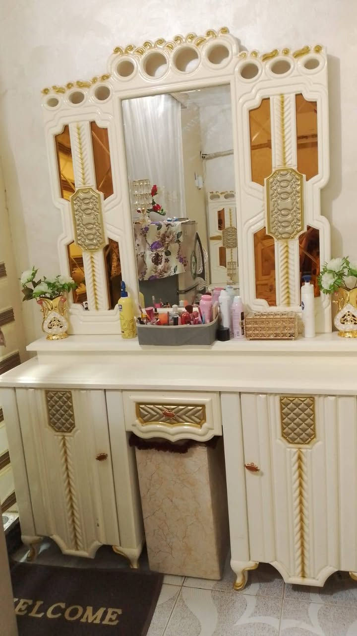 غرفه اخشاب للبيع انجاره جديده قليل الاستخدام ***********
